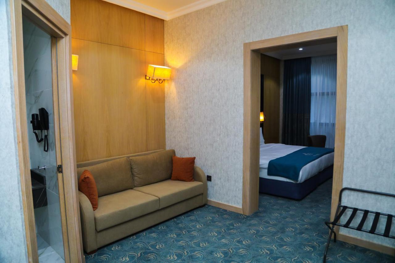 Iris Hotel Baku - Halal Hotel Buitenkant foto