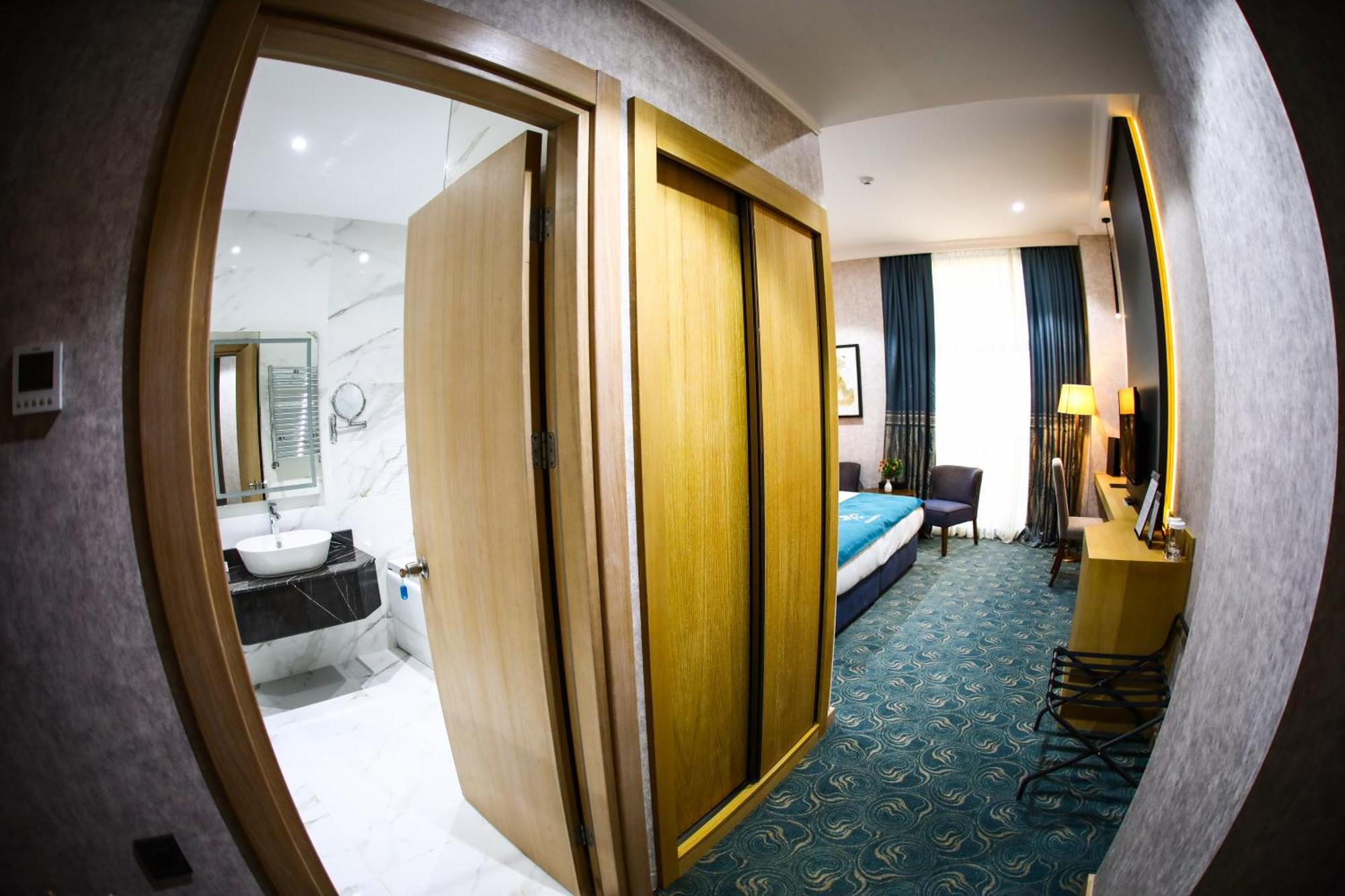 Iris Hotel Baku - Halal Hotel Buitenkant foto